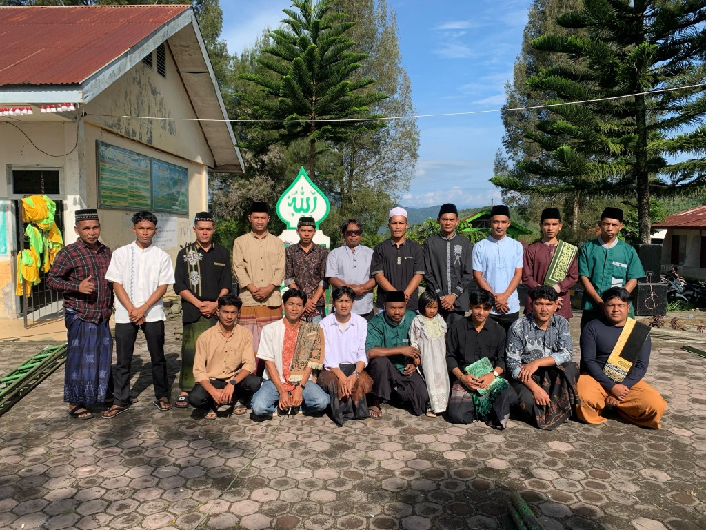 Kekompakan Pemuda Kampung Bukit Tunyang